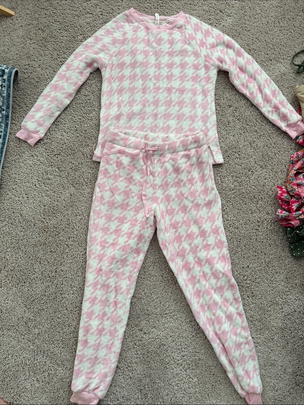 Girls' Pink Houndstooth Long Sleeve Pajama Set - Cozy Two-Piece Sleepwear